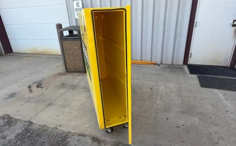 Traffic-Pro-beds-Single-Sign-Door-2