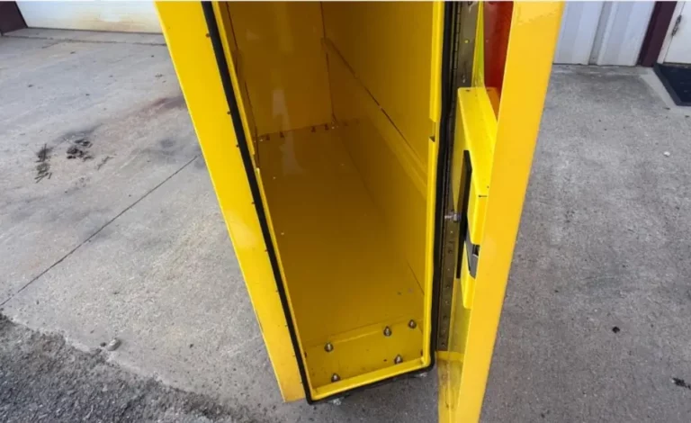 Traffic-Pro-beds-Single-Sign-Door-3